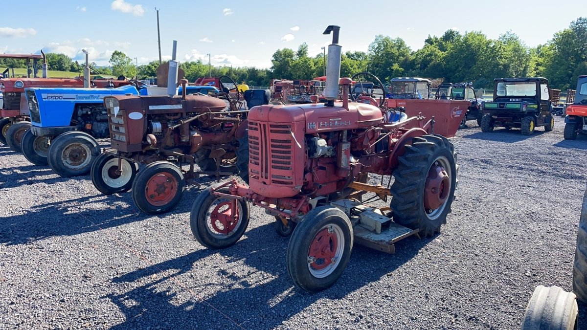 MCCORMICK FARMALL 100 TRACTOR