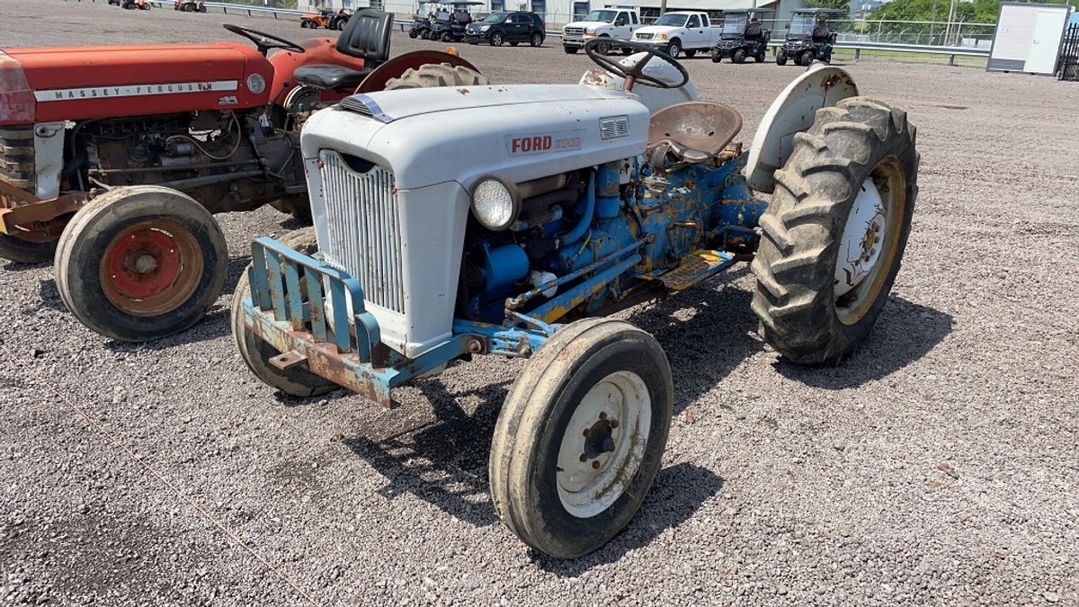 FORD 2000 TRACTOR