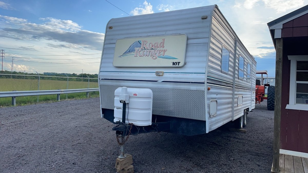 2002 ROAD RANGER 29' BUMPER PULL CAMPER