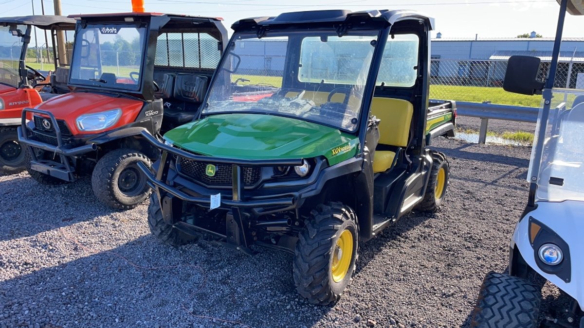 JOHN DEERE XUV 835M UTV