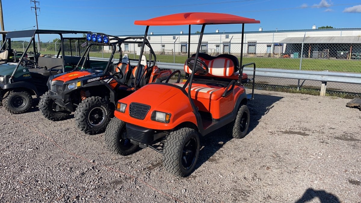 CLUB CAR ELECTRIC GOLF CART