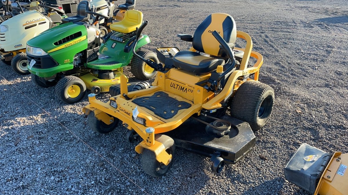 2022 CUB CADET ZT2 ZERO TURN LAWN MOWER