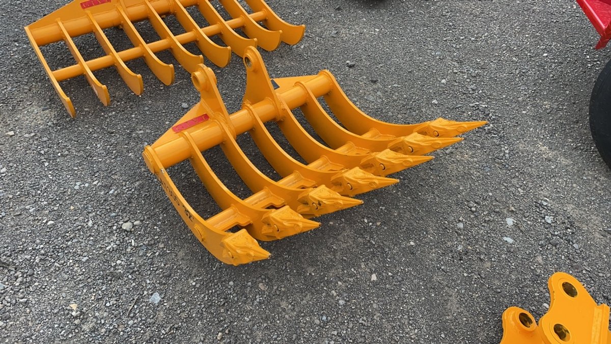 GIYI 32" EXCAVATOR ROCK RAKE