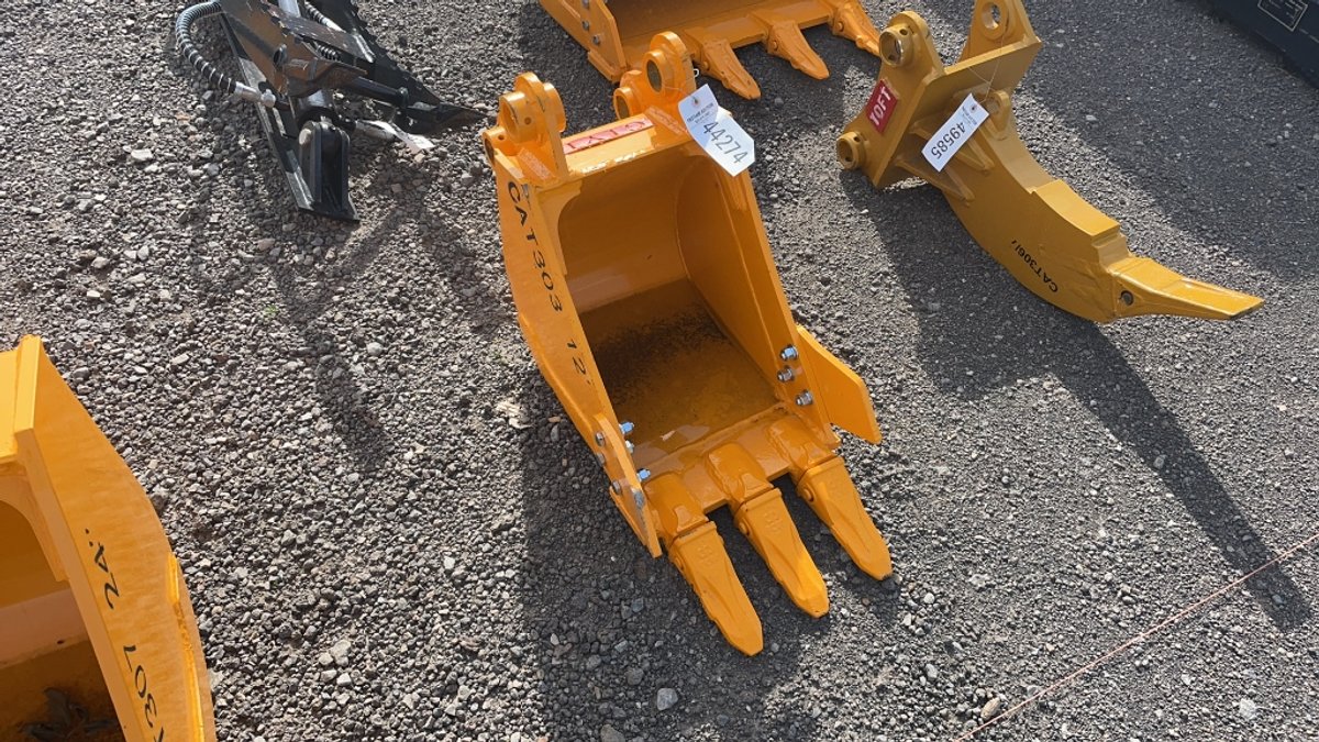 12" EXCAVATOR TOOTH BUCKET