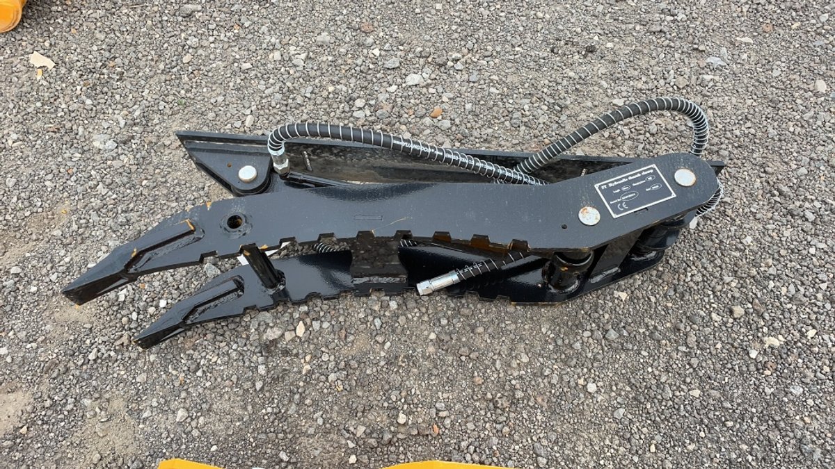 EXCAVATOR HYD THUMB