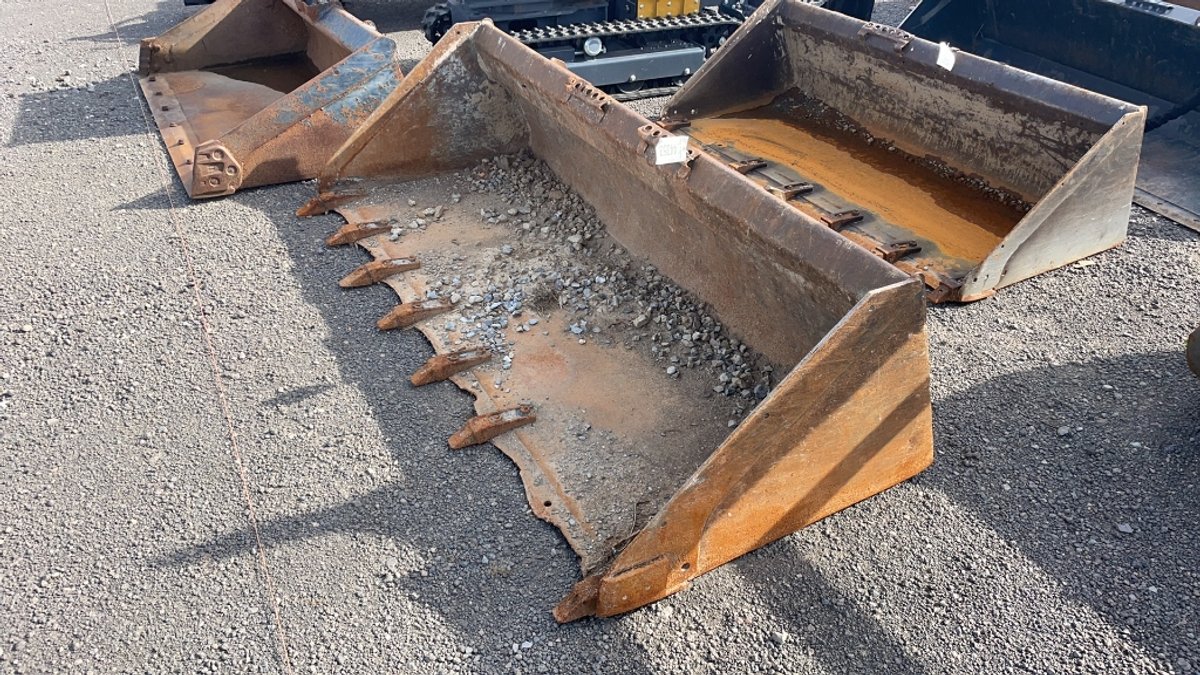 BOBCAT 84" SKID STEER TOOTH BUCKET