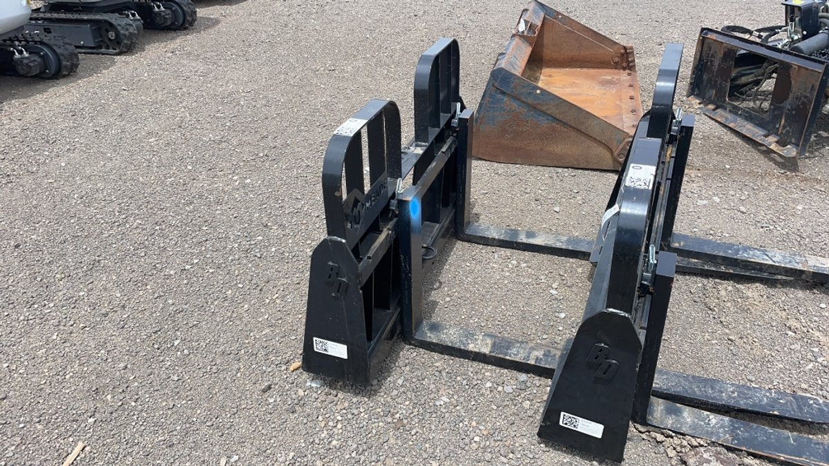 BLUE DIAMOND 48" PALLET FORKS