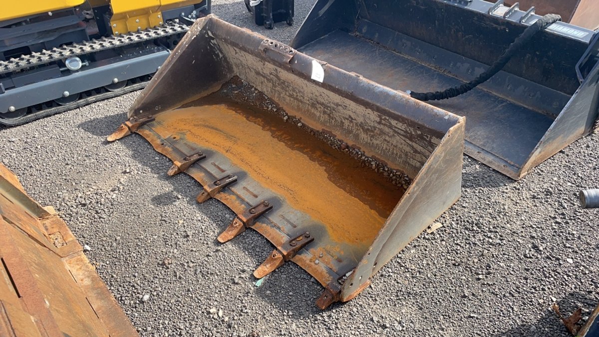 66" SKID STEER TOOTH BUCKET