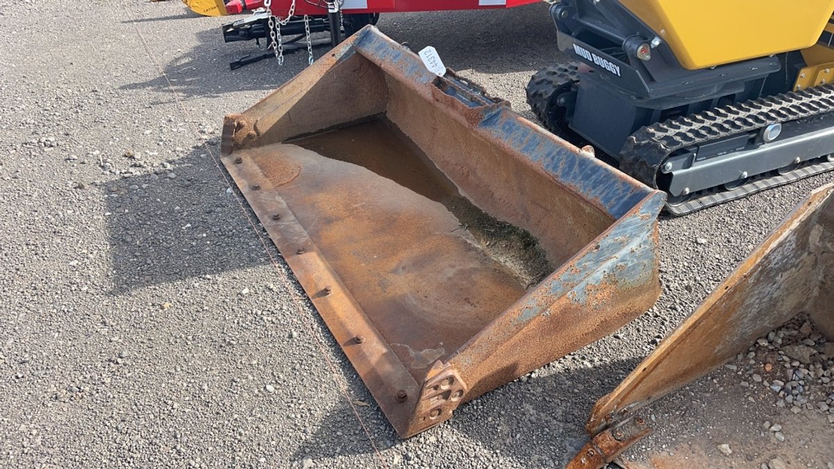 KUBOTA 68" SKID STEER SMOOTH BUCKET