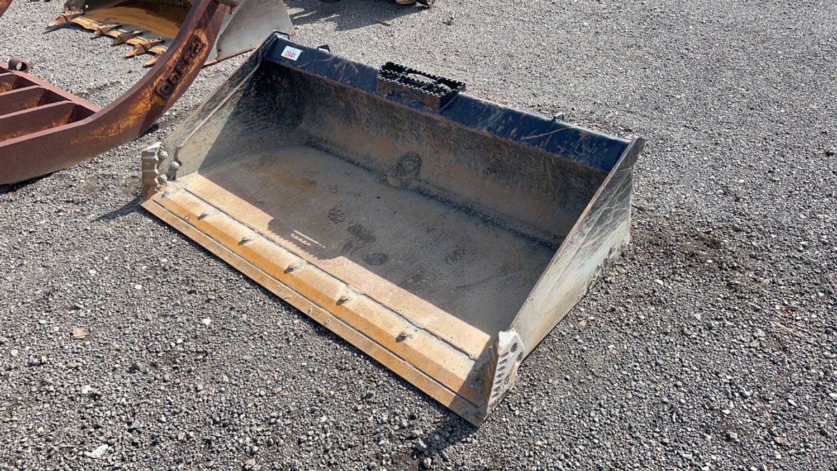 LANDPRIDE 68" SKID STEER SMOOTH BUCKET