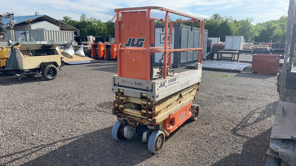 JLG ELECTRIC SCISSOR LIFT