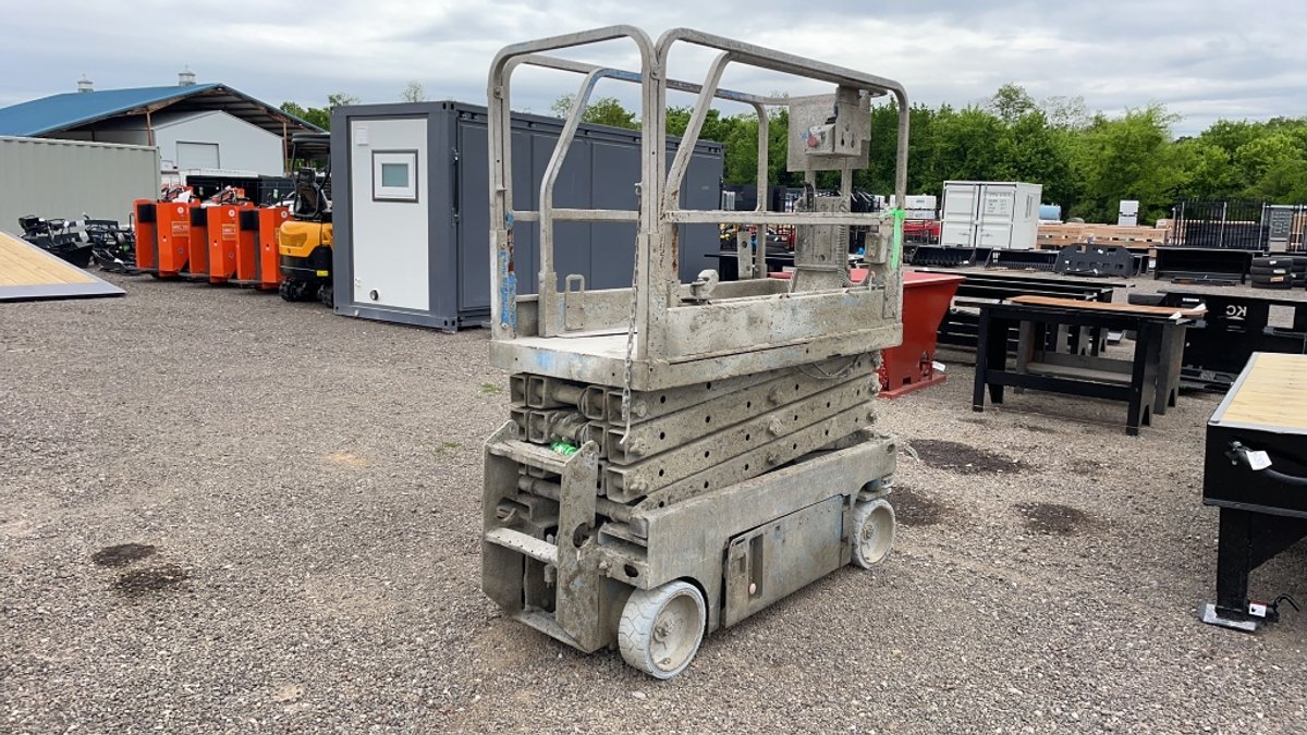 GENIE ELECTRIC SCISSOR LIFT