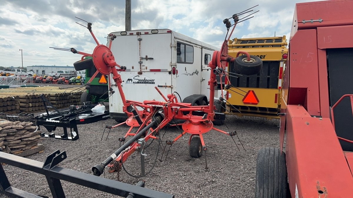 KUHN PULL TYPE 4 BASKET TEDDER