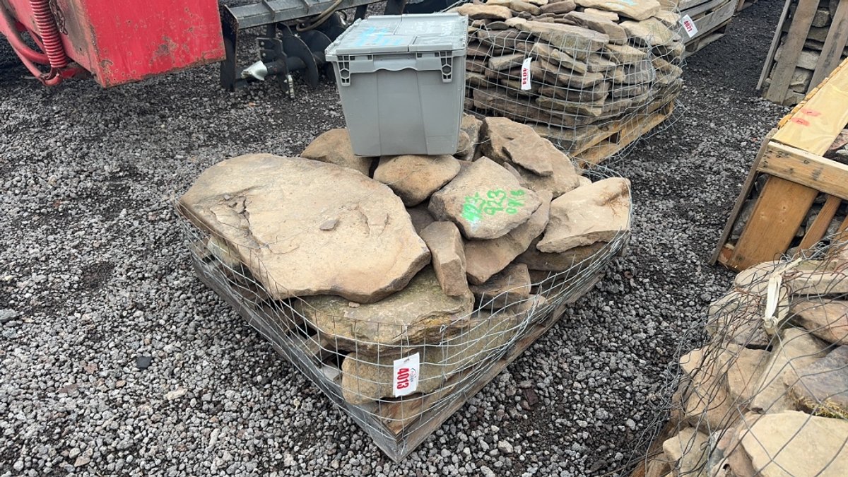 PALLET OF LANDSCAPE ROCK