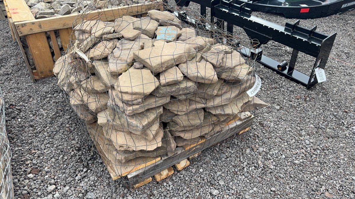 PALLET OF LANDSCAPE ROCK