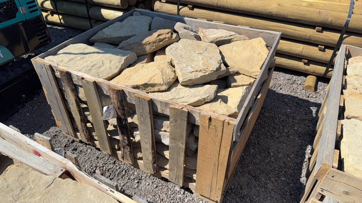 PALLET OF LANDSCAPE ROCKS