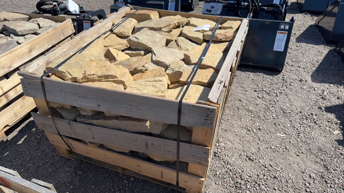 PALLET OF LANDSCAPE ROCKS