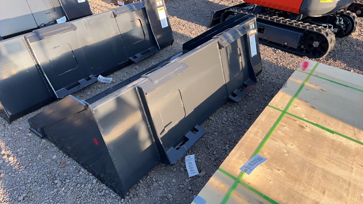 WOLVERINE 66" SKID STEER SMOOTH BUCKET