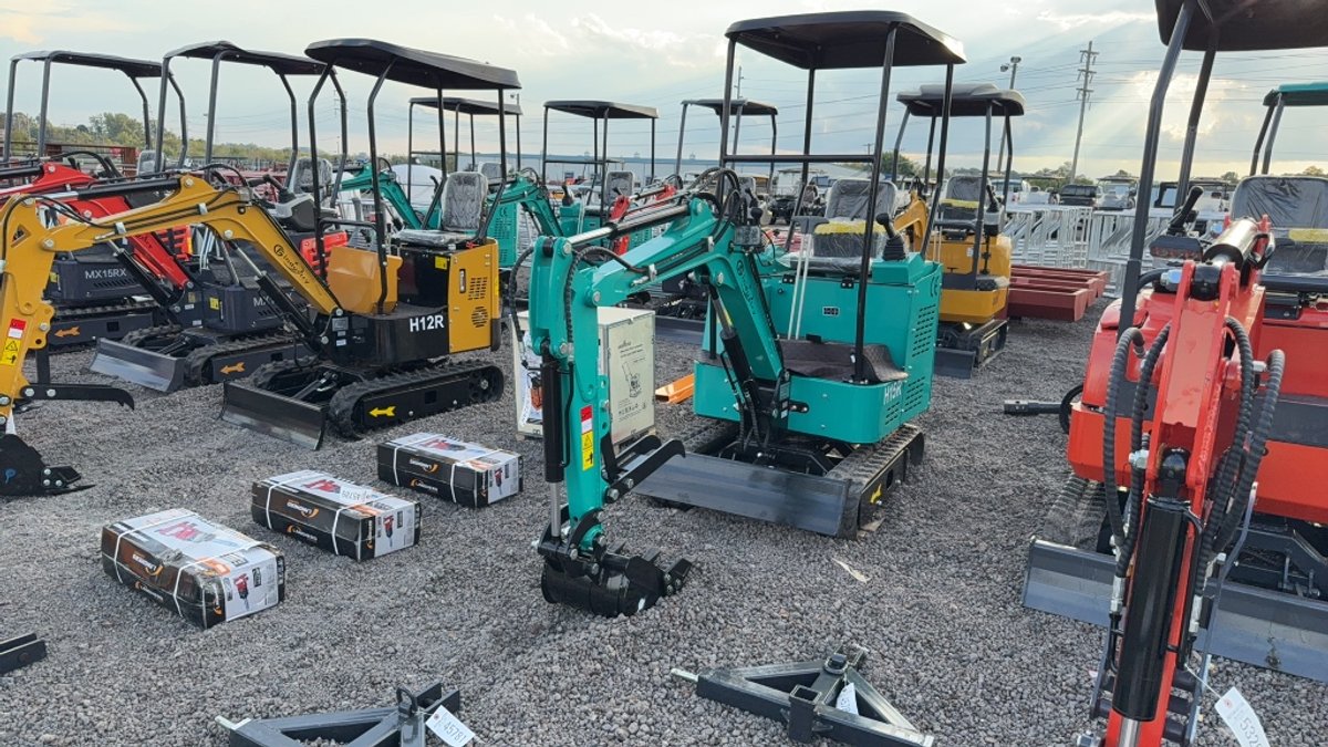 2025 CFG H15R MINI EXCAVATOR