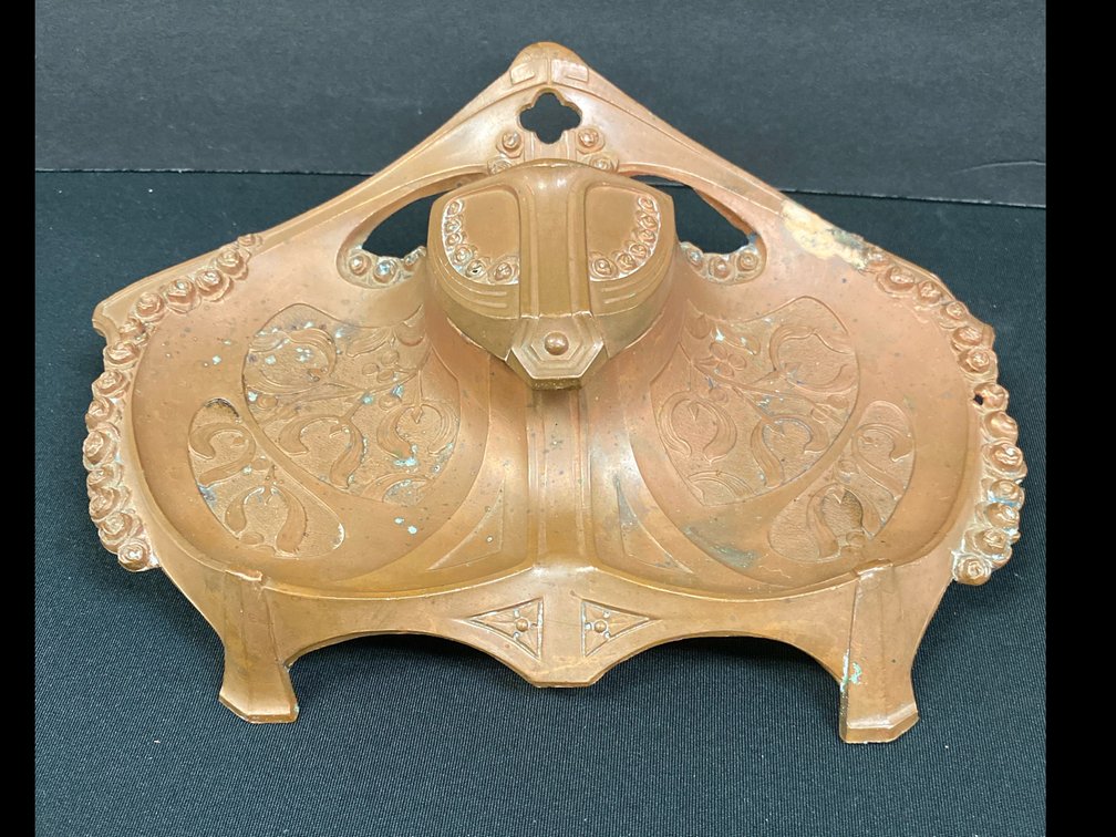 Metal inkwell