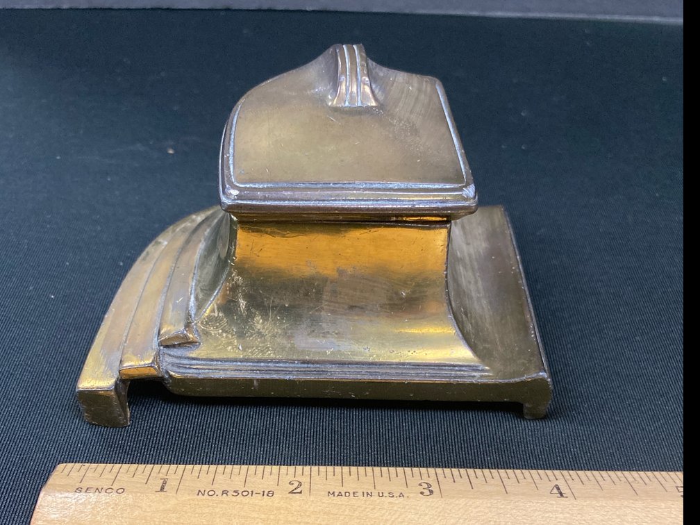 Brass inkwell with well insert