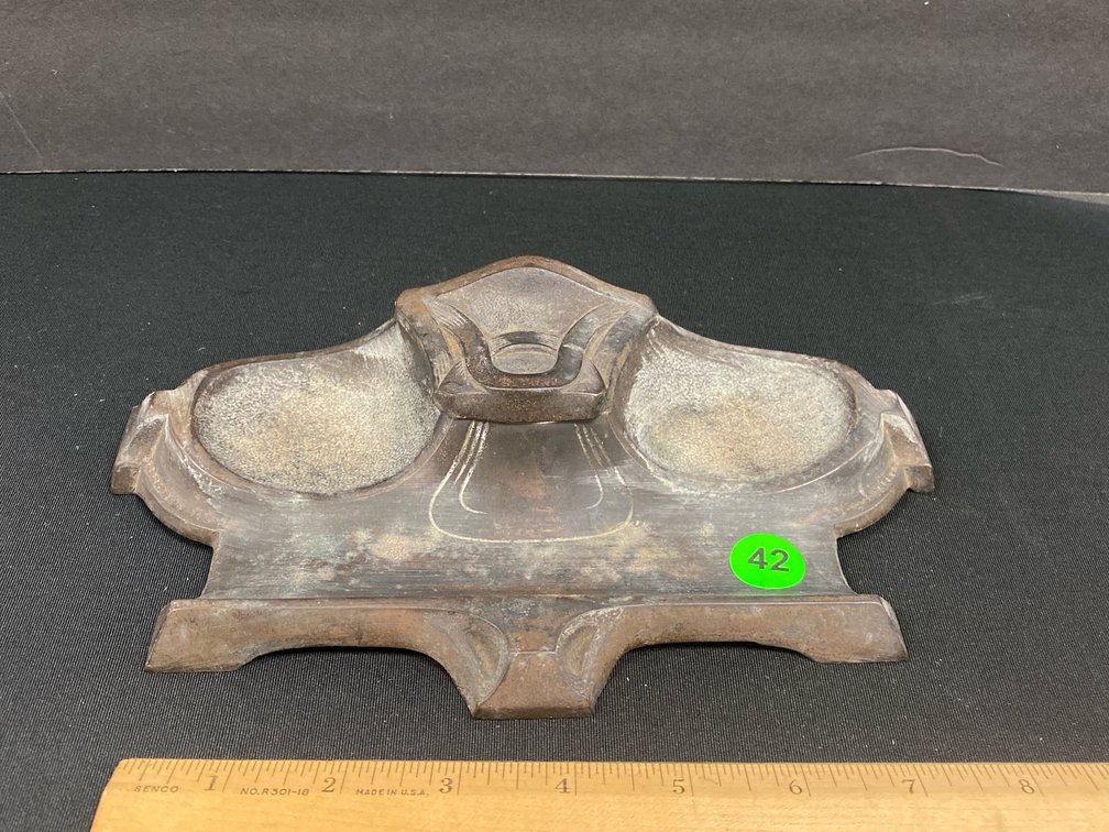 Metal/brass inkwell with well