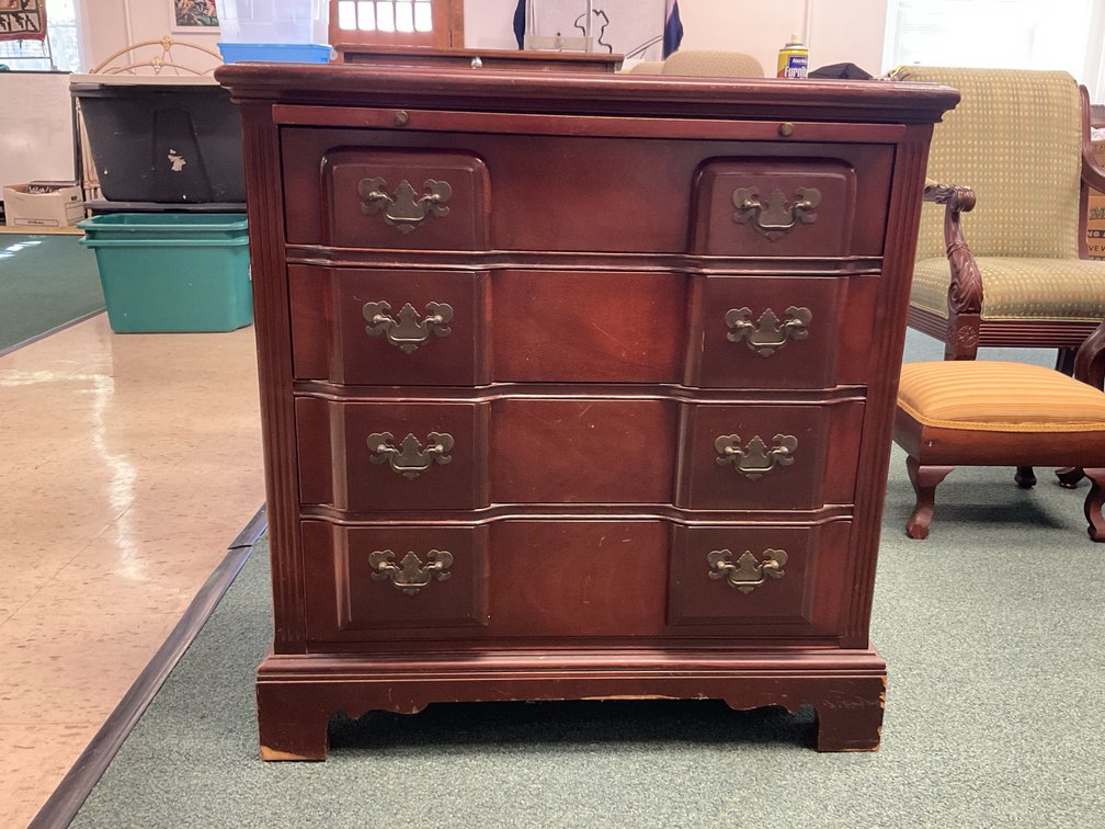 Vintage Mahogany Traditional Style Bachelors Chest