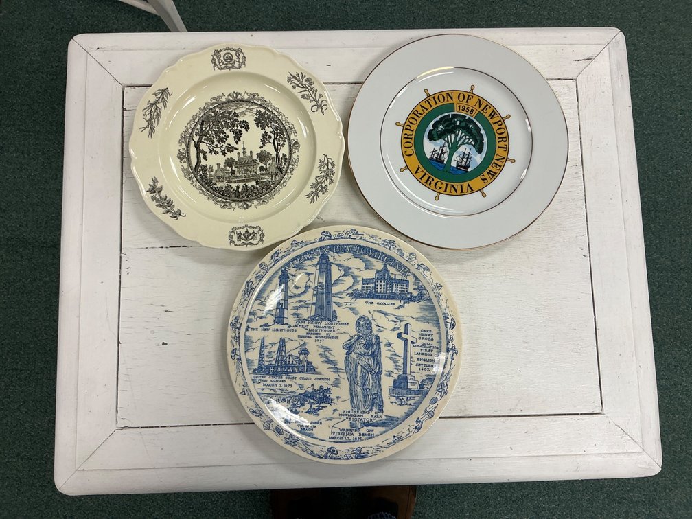 Set of 3 Commemorative Plates Featuring Historical and Regional Designs