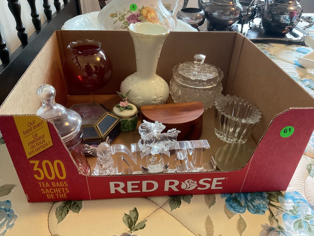 Assorted glass box lot