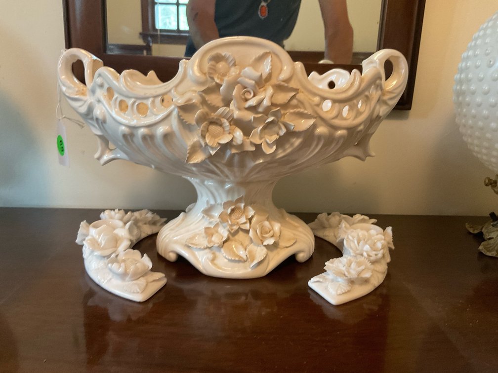 Porcelain Centerpiece w/candleholders BR2 