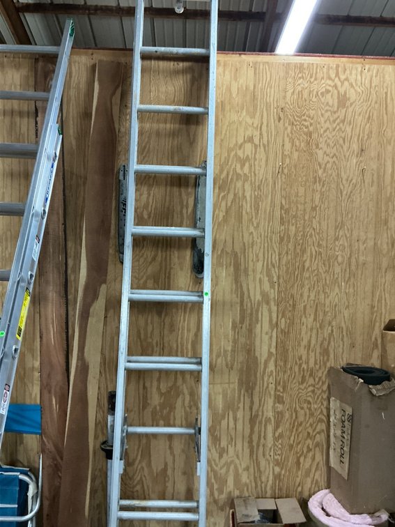 20′ Extension Ladder with Sturdy Aluminum Frame