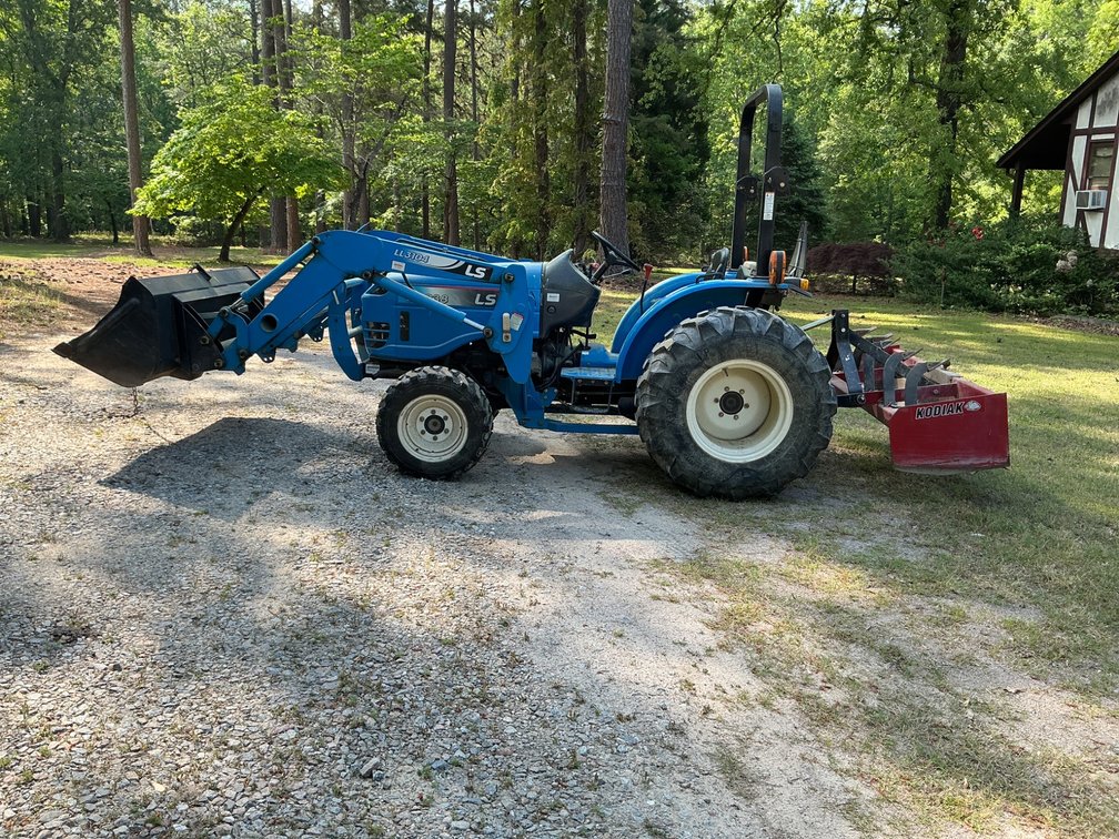 2016 LS G3038 Tractor with LL3104 Front Loader and Attachments