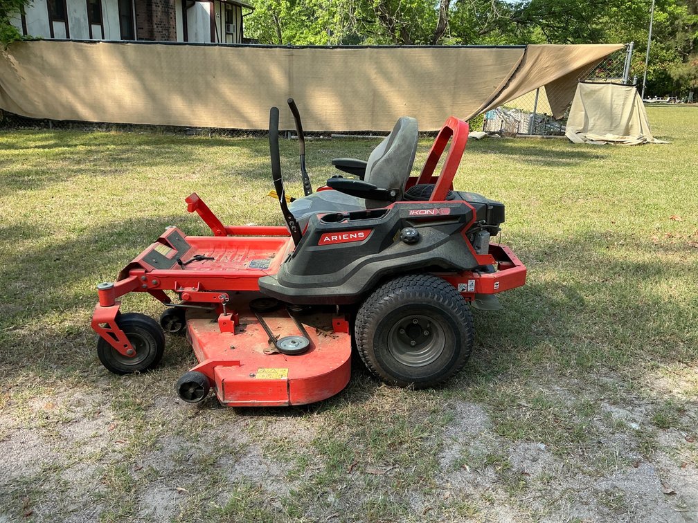 Ariens IKON XD Zero-Turn Riding Mower with 23 HP Kawasaki Engine STARTS, RUNS & CUTS