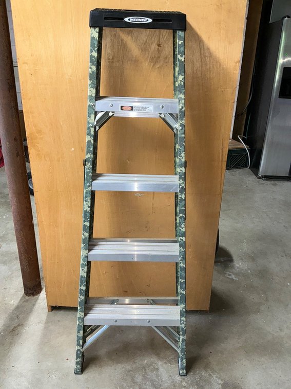 Werner 5-ft Fiberglass Step Ladder with 225-lb Load Capacity