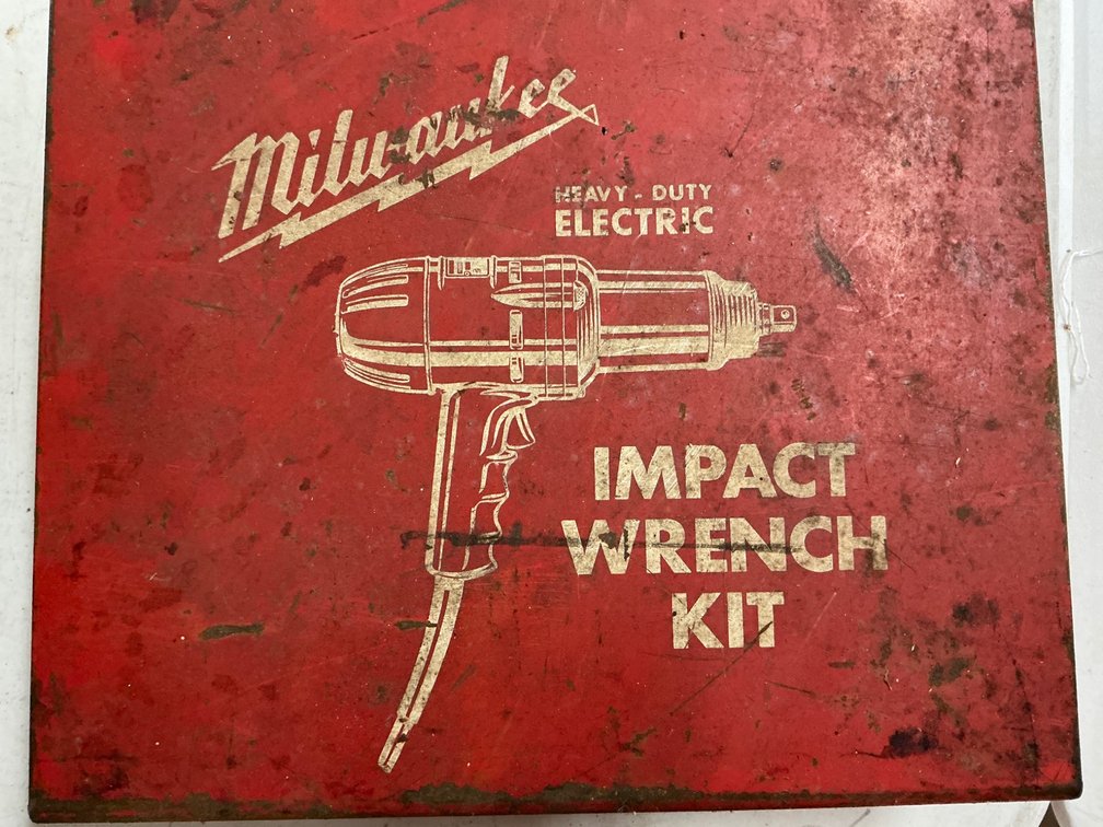 Milwaukee Heavy Duty Electric Impact Wrench Kit in Working Condition