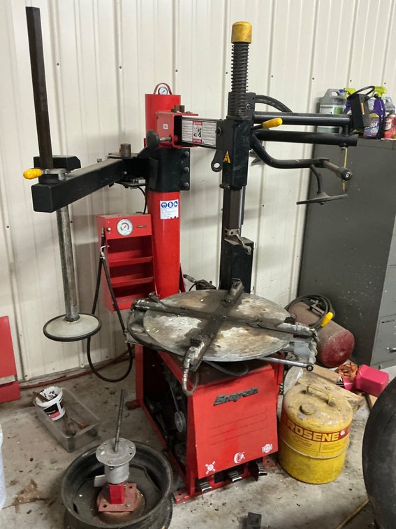 Snap-on EEWH 305A Air-Operated Tire Changing Machine