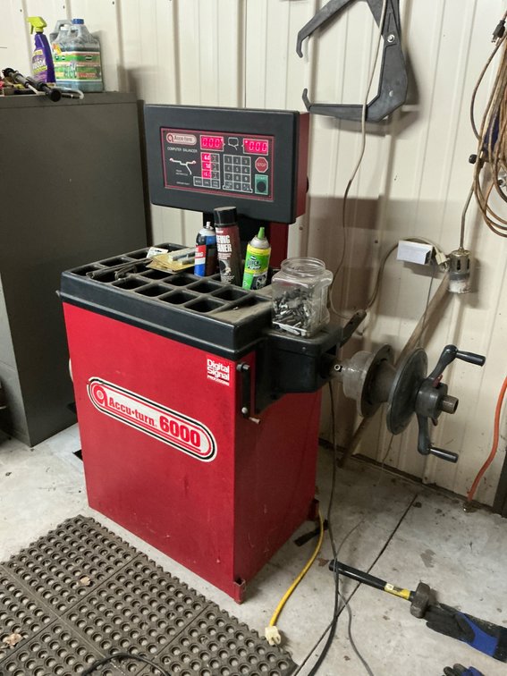 Accu-Turn 6000 Wheel Balancer with Accessories