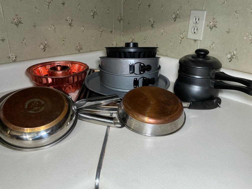 Set of Assorted Kitchen Cookware and Bakeware