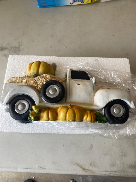 Fall-Themed Decorative Truck With Pumpkins