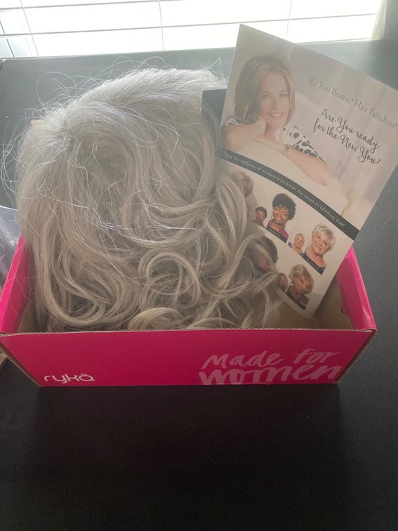 Women’s Synthetic Hair Wig with Booklet and Packaging