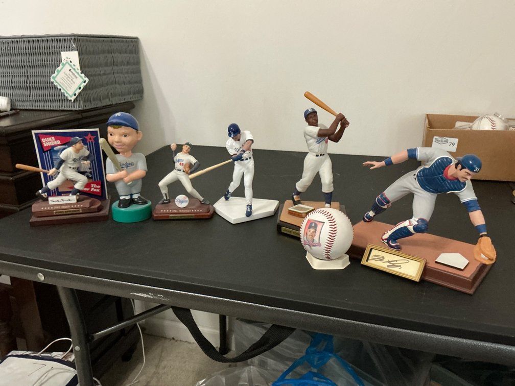 Dodgers Fans Lot Featuring Signed Mike Piazza Player Statue