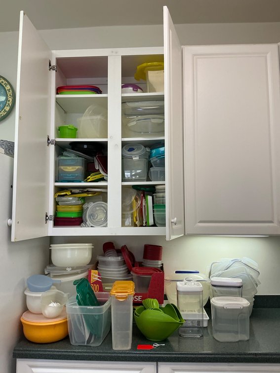 Comprehensive Kitchen Plastic Storage and Tupperware Collection