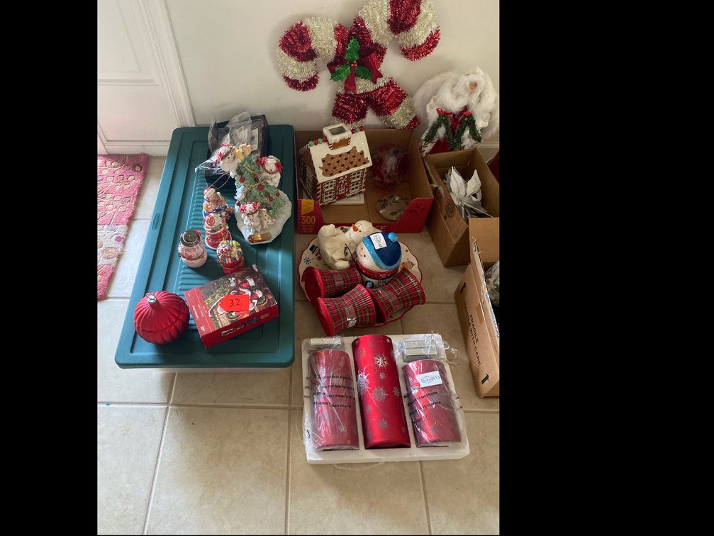 Christmas Collection With Wrapping Paper and Figurines