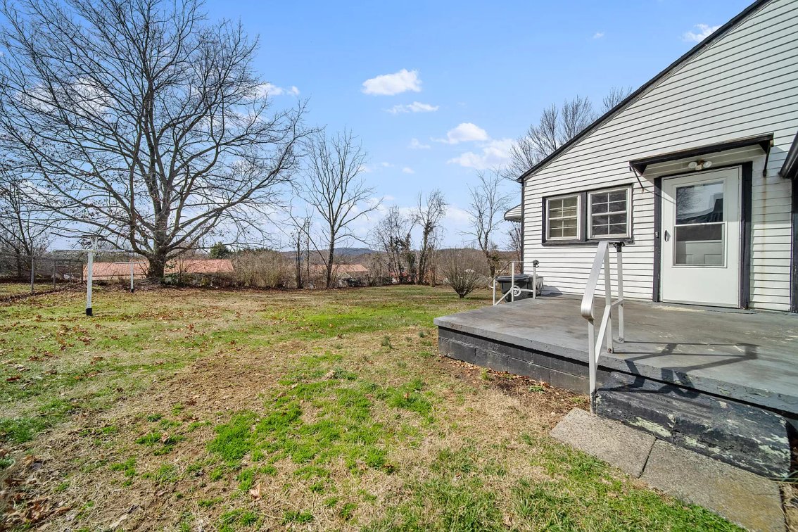 Image for ABSOLUTE REAL ESTATE AUCTION - THURSDAY APRIL 4TH AT 9AM