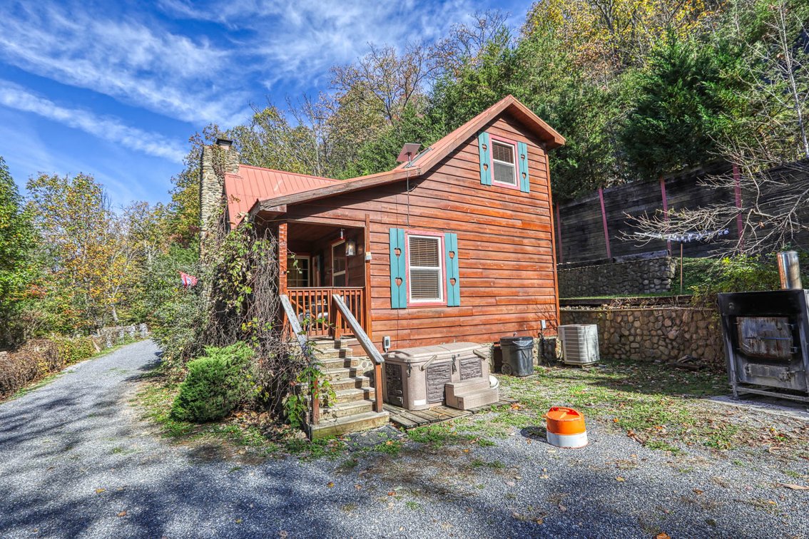 Image for Get Farther Away Cabin Rentals - 1900 Woodland Way. Newport, TN. Timed Reserve Auction
