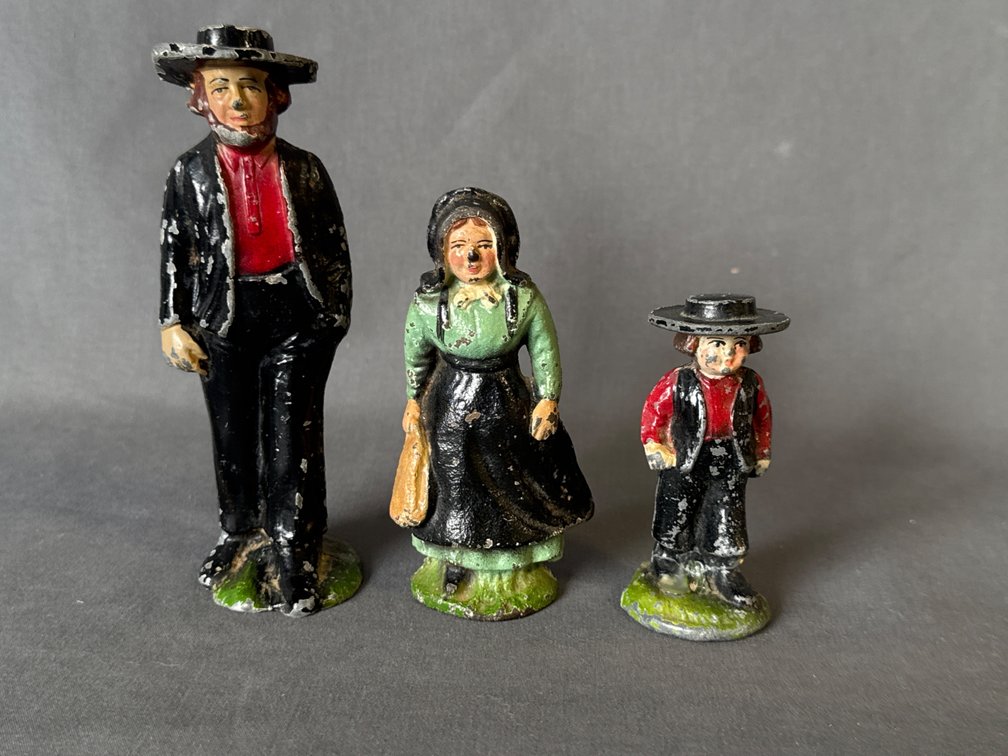 Amish Figurines