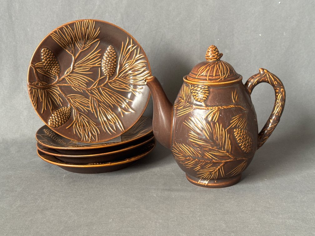 Pinecone Motif Teapot and Plates
