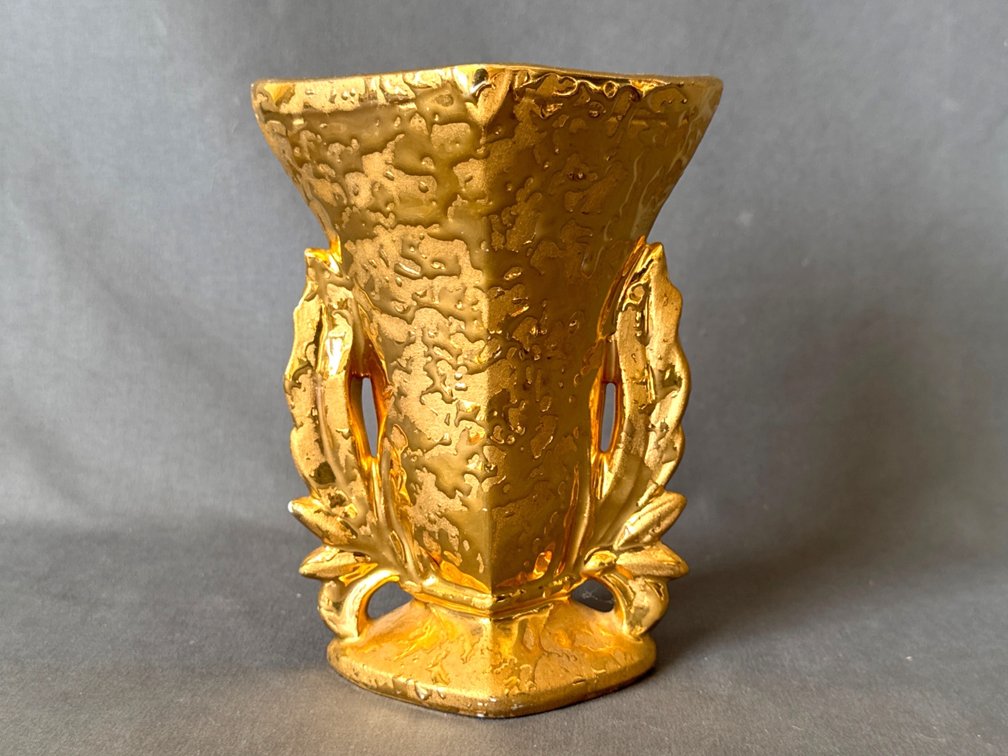 McCoy Weeping Gold Vase: Golden Brocade Pattern
