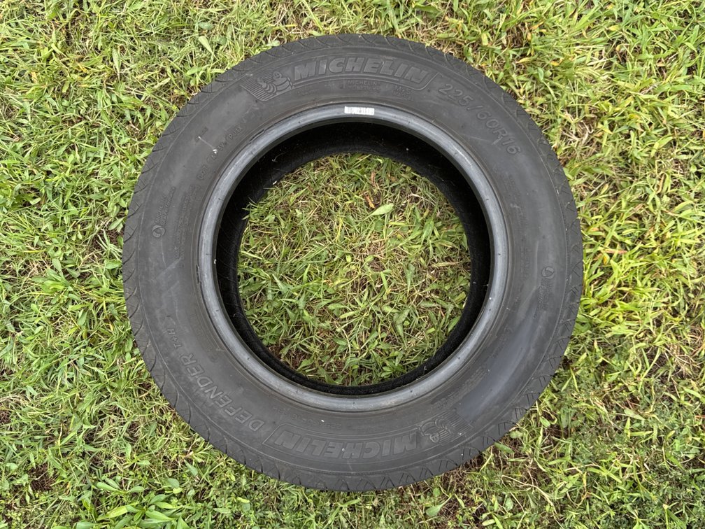 Michelin Defender T+H 225/60R16 Tire