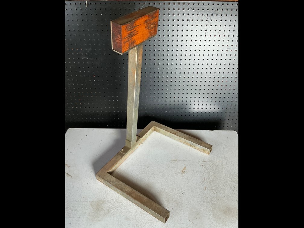 Metal Motor Stand